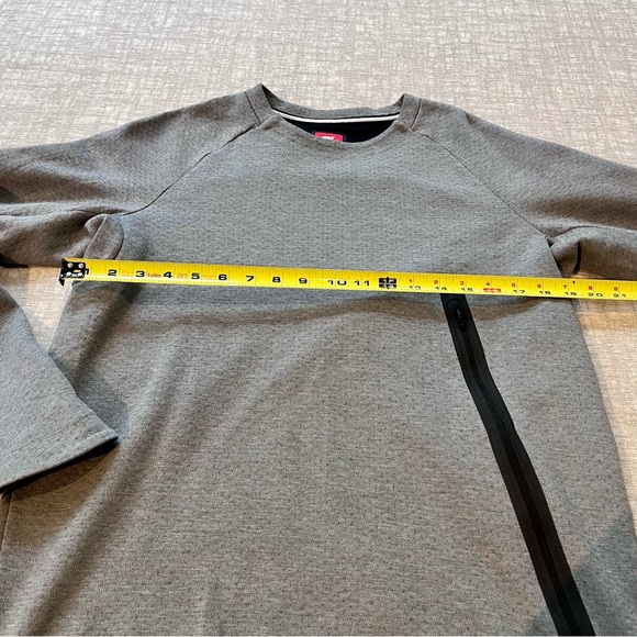 Nike Tech Fleece Sweatshirt - Picture 3 of 8